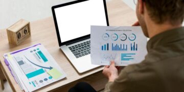 Bridging the Gap: Integrating Data Science and Business Analytics for Enhanced Results