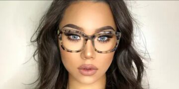 What Glasses Make Your Eyes Look Smaller?