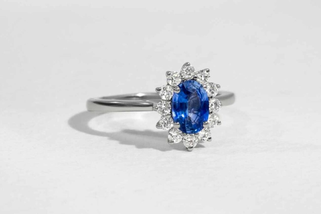 Statement Jewelry: The Secret to Effortless Glamour