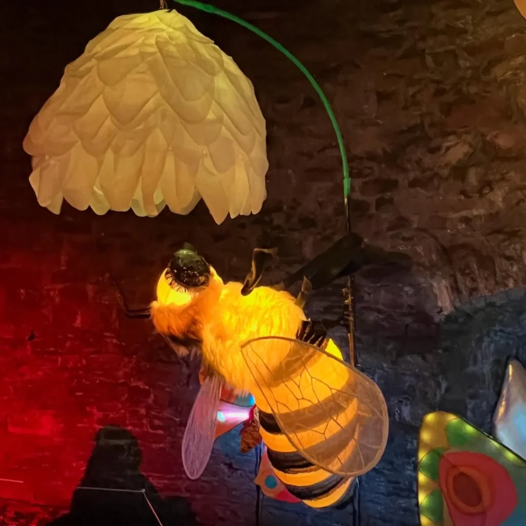 giant-bee-flower-lantern