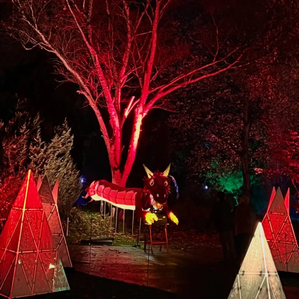 red-dragon-lantern-pyramids